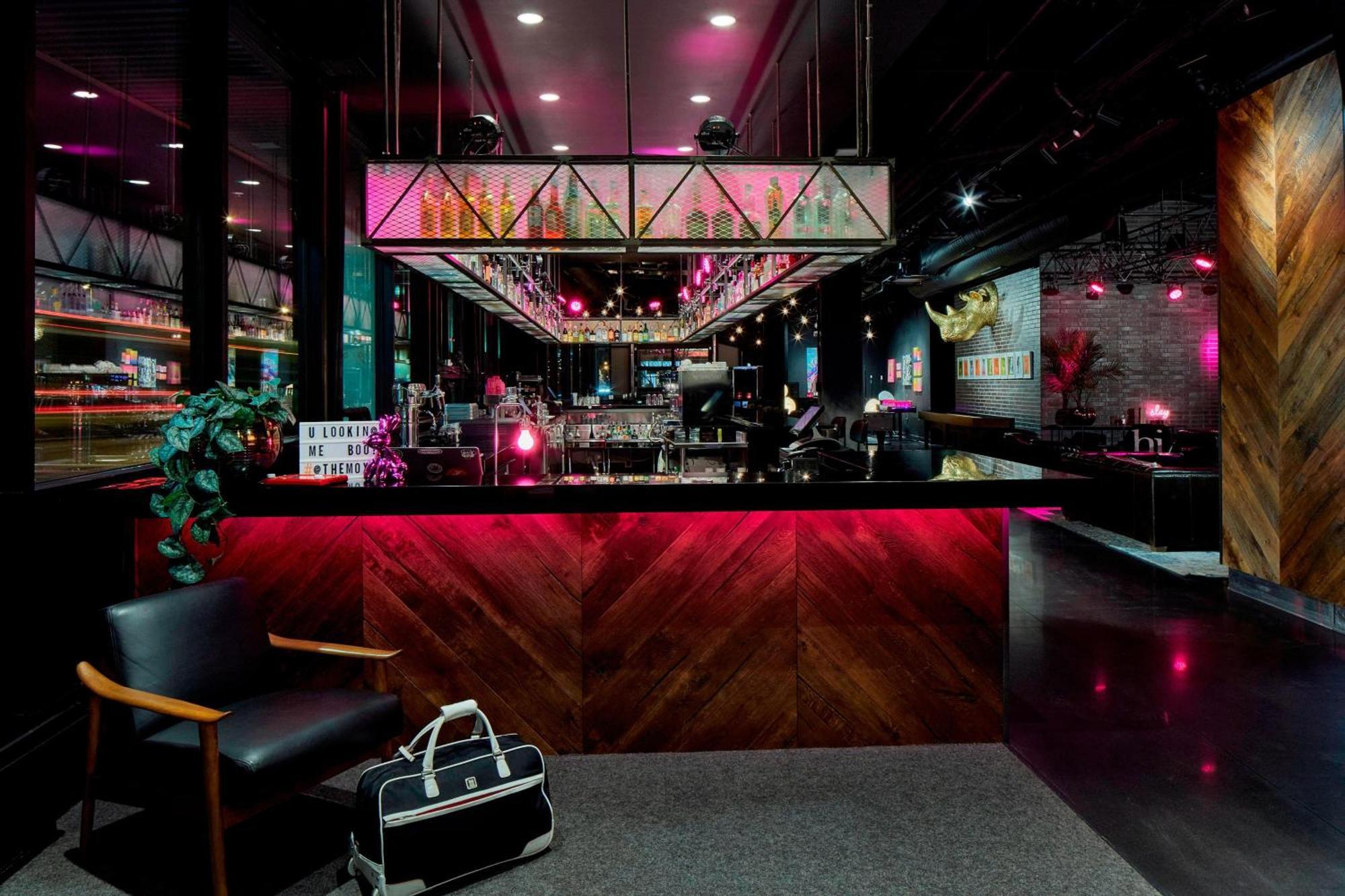 Moxy Minneapolis Uptown Exterior photo